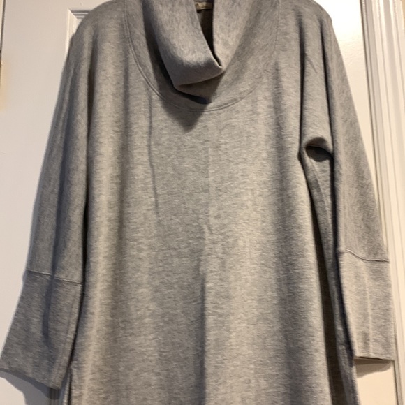 Full neck side slit tunic top - Picture 2 of 5